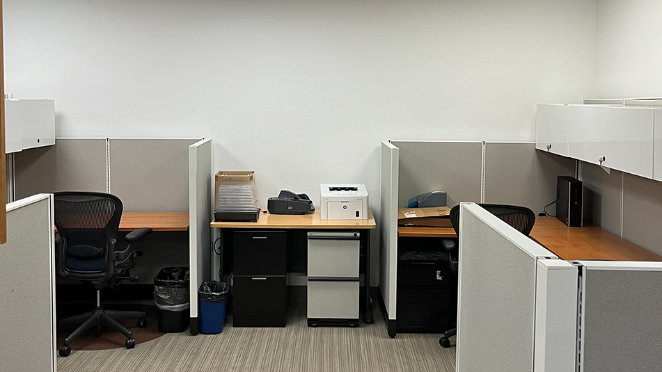 Interior workstations at 600 Third Avenue