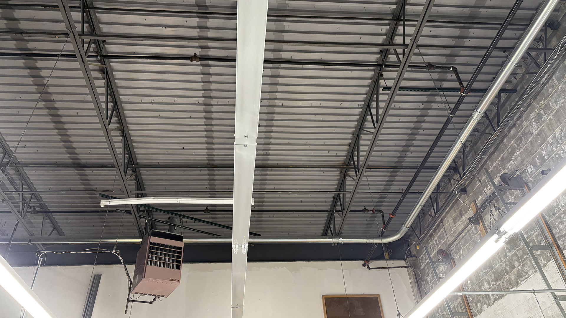 2905 Southampton Rd - warehouse ceiling detail