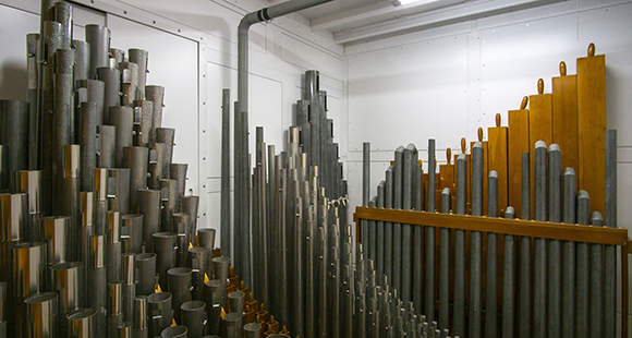 Stoneleigh-organ pipes installation